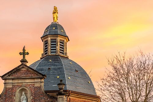 In Geraardsbergen stay a beautiful chapel on the hill