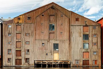 Oud pakhuis in Trondheim van Menno Schaefer