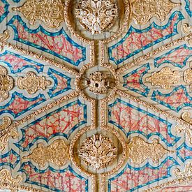 decorative ceiling in church in Porto | colourful travel photography by Studio Rood