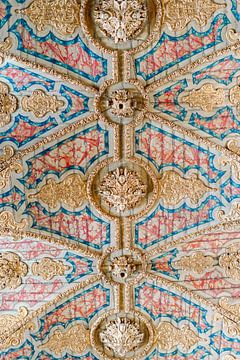 decorative ceiling in church in Porto | colourful travel photography by Studio Rood