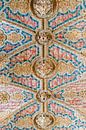 decoratief plafond in kerk in Porto | kleurrijke reisfotografie van Studio Rood thumbnail