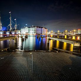 Das Schifffahrtsmuseum am Abend von Fotografiecor .nl