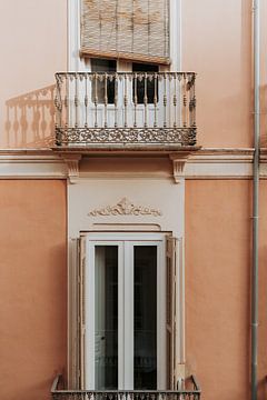 Spanje | Malaga | grote ramen en sierlijke balkons van Iris van Tricht
