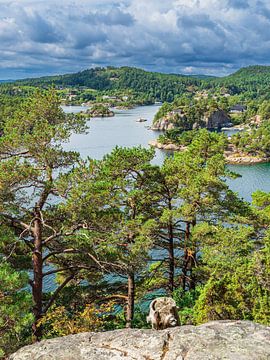 Paysage sur la péninsule de Riveneset en Norvège sur Rico Ködder