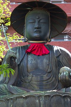 Amida Boeddha  Shinjuku Tokio  - Japan van Marcel Kerdijk