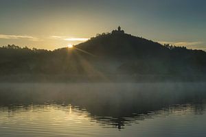 Lever de soleil et brume matinale sous le château de Wachsenburg