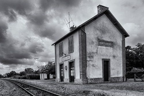 Stationshuis met perron