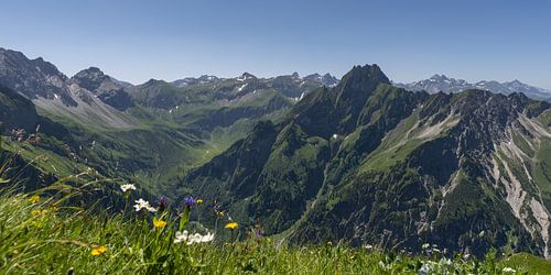 Nature theatre on the edge of the Höfats by Walter G. Allgöwer