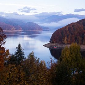 Le lac de Romenia dans les montagnes sur A.Westveer