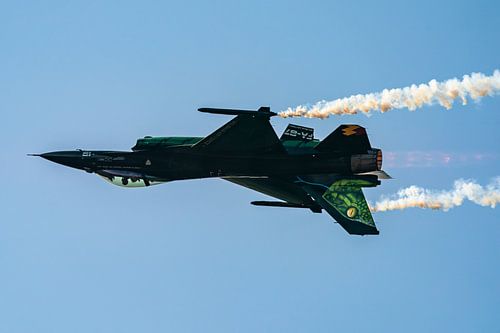 F-16 General Falkon upside down in the sky