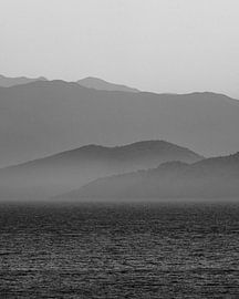 Mountain silhouette in black and white - minimalist landscape by Ashwien Jurawan