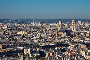 Vue sur des bâtiments historiques à Paris, France sur Rico Ködder