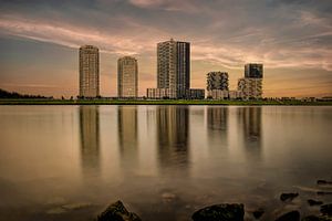 Skyline Spijkenisse, Terras aan de Maas zonsondergang