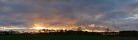 Zonsondergang met regenwolken