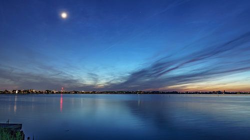 De Nieuwe Driemanspolder na zonsondergang.