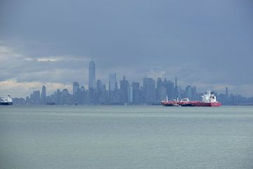 Manhattan Skyline in New York gezien vanaf Staten Island van Merijn van der Vliet