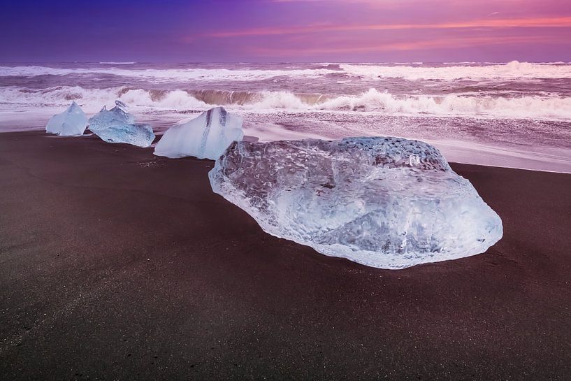 ISLAND Stukken ijs aan de kust van Melanie Viola
