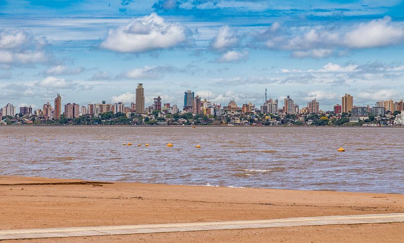 Posadas skyline in Argentina by Jan Schneckenhaus