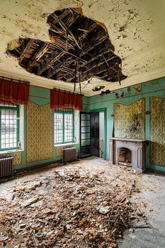 Verlaten kamer met open haard van Vivian Teuns