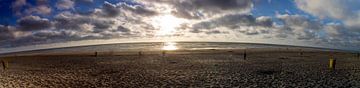 Panorama zonsondergang op het strand van Michael Ruland