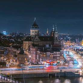 Soirée autour d'Amsterdam Centraal – Église Saint-Nicolas et tour Schreierstoren sur Thea.Photo