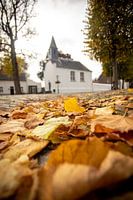 Kirche im Herbst