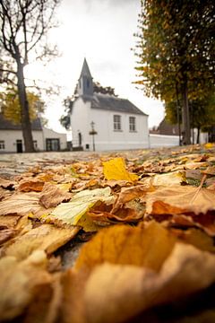 Kerkje in de herfst
