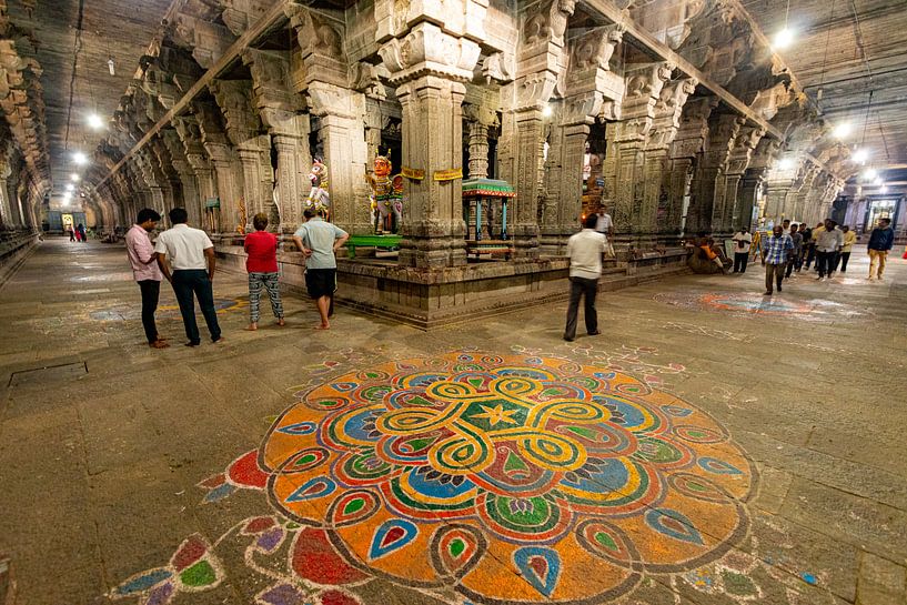 Holy journey through the Ekambareswarar Temple, Kanchipuram by Martijn