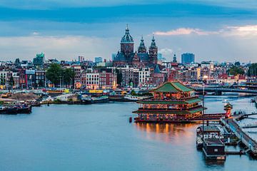 Altstadt mit St. Nikolaus und der Hafen von Amsterdam