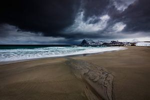 Storm boven de Noorse kust van Marijn Heuts
