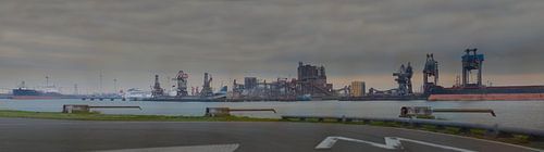 Europoort in de avondschemering  panorama (225 Mp!)