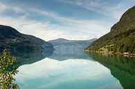Meer met bergen in Noorwegen van Karijn | Fine art Natuur en Reis Fotografie thumbnail