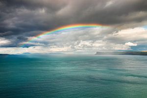 Regenbogen über Irlands Küste