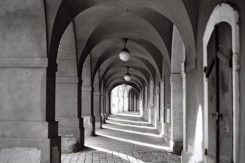 Eine verlassene Aussicht mit Sonnenstrahlen