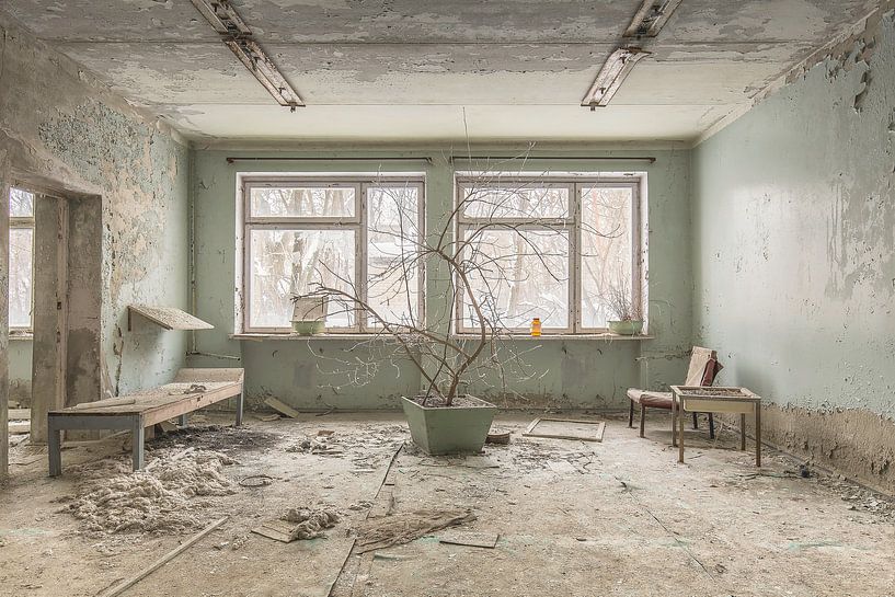 Salle d'attente dans un hôpital abandonné Pripjat par John Noppen