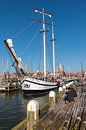 De Vliegende Hollander vaart uit de haven van Volendam von Jack Koning Miniaturansicht