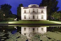 Het witte huis tijdens het blauwe uur