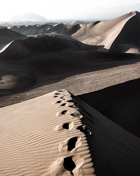 Sand dunes in the Huacachina desert/oasis | Peru by Felix Van Leusden