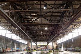 De verlaten industriële hal van Eisenpictures