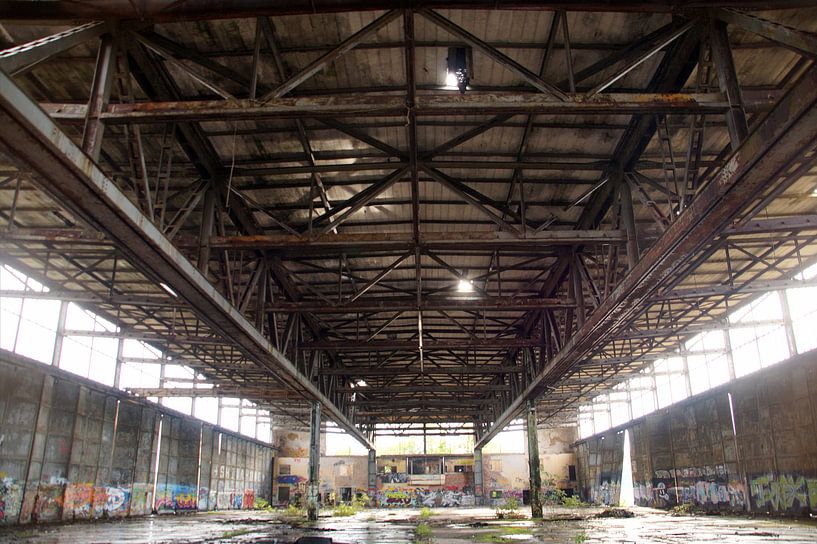 Le hall industriel abandonné par Eisenpictures