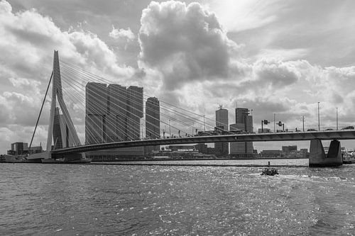 De Erasmusbrug in zwart/wit