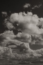 Wolken in zwart wit