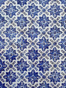 Traditionelle portugiesische Keramikfliesen in Blau und Weiß