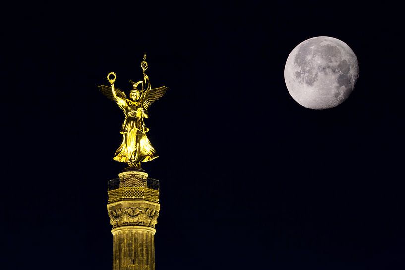 Victory column with moon by Frank Herrmann