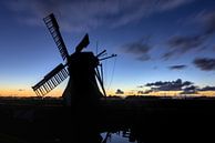 Windmill in the dark by Hannon Queiroz thumbnail