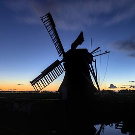 Windmill in the dark by Hannon Queiroz