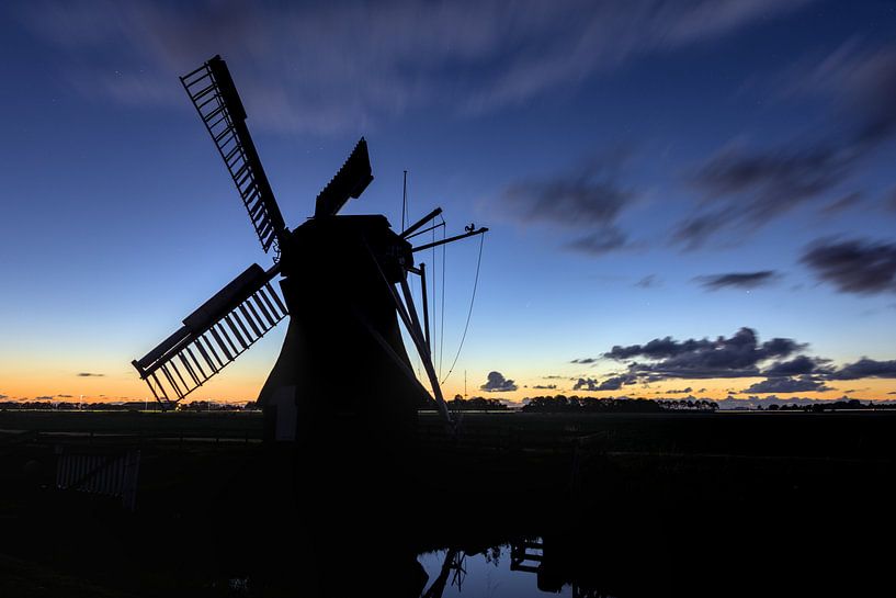 Windmill in the dark by Hannon Queiroz