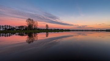 Zonsondergang in het Drentse Hunzedal van Henk Osinga