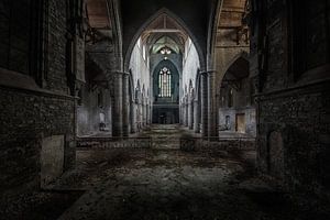 Donkere kerk van Roman Robroek - Foto's van Verlaten Gebouwen