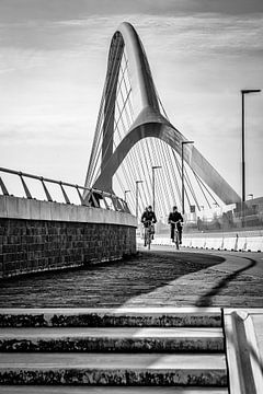 Cyclistes traversant la rivière (Oversteek, Nijmegen) sur Jan Hoekstra